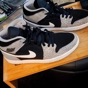 Jordan 1 Mid SE elephant